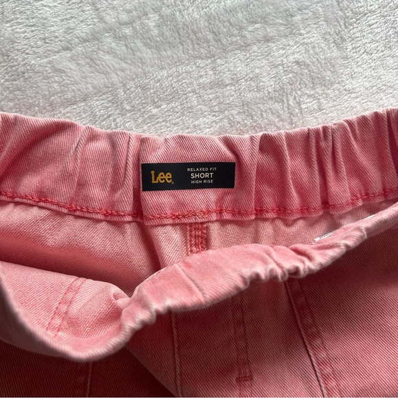 Lee Pink Shorts, 67%cotton, 30% polyester, 3% spandex (Size M ) - Picture 5 of 5